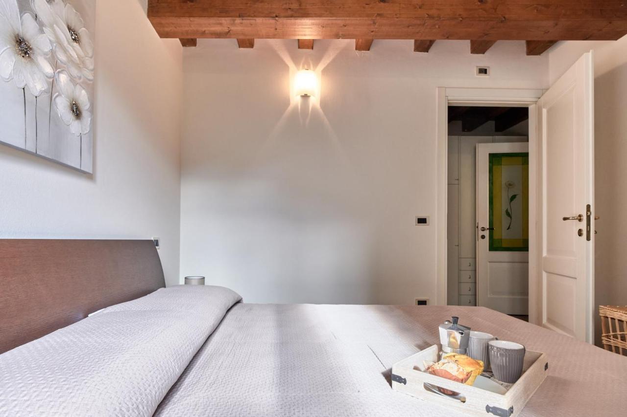 App. Maison Doree Desenzano del Garda Esterno foto
