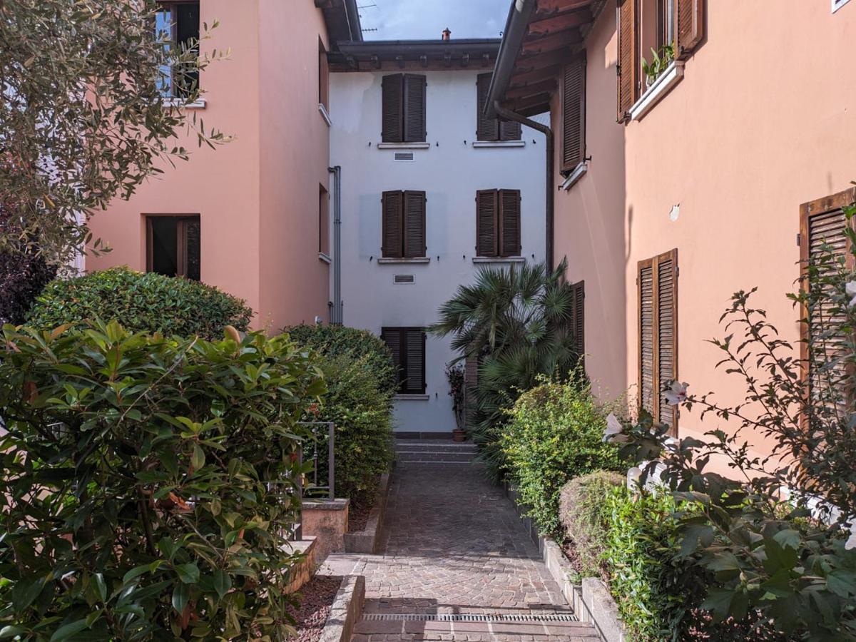App. Maison Doree Desenzano del Garda Esterno foto